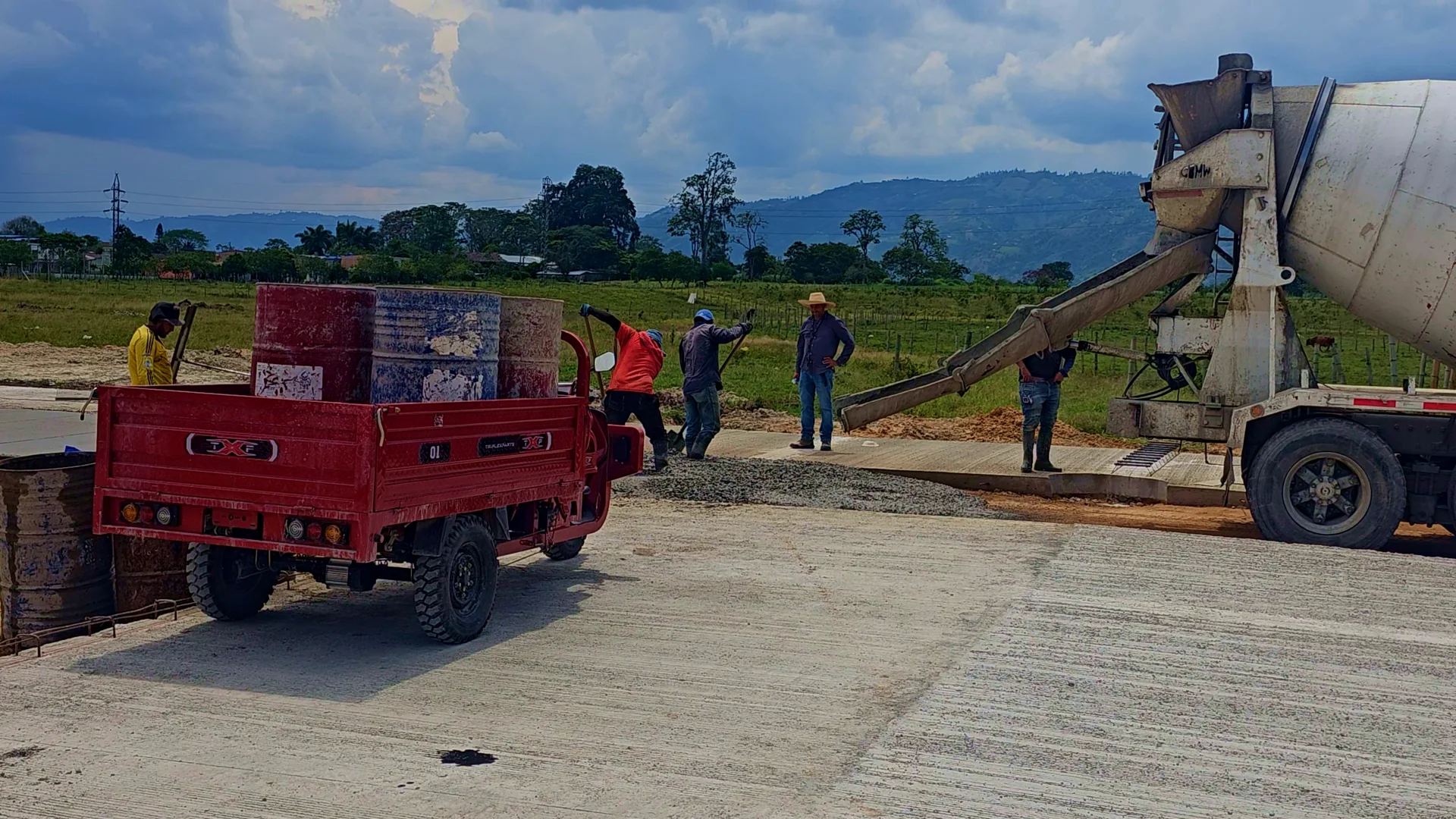 CAMPOS SAAB, Construyendo progreso: infraestructura vial en concreto que impulsa el desarrollo urbano.